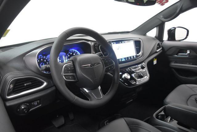 new 2025 Chrysler Pacifica car, priced at $50,641
