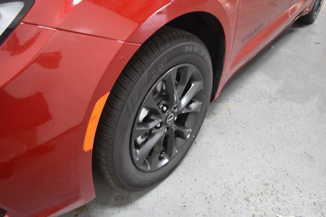 new 2025 Chrysler Pacifica car, priced at $50,641