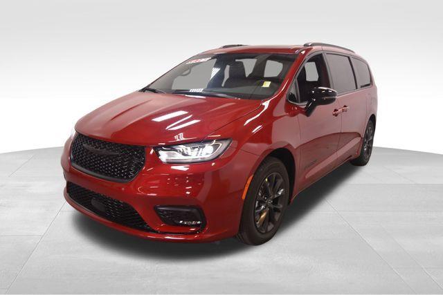 new 2025 Chrysler Pacifica car, priced at $50,641