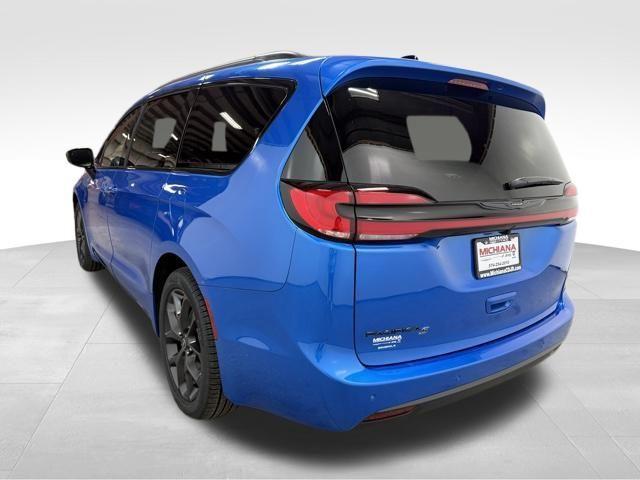 new 2026 Chrysler Pacifica car, priced at $47,813