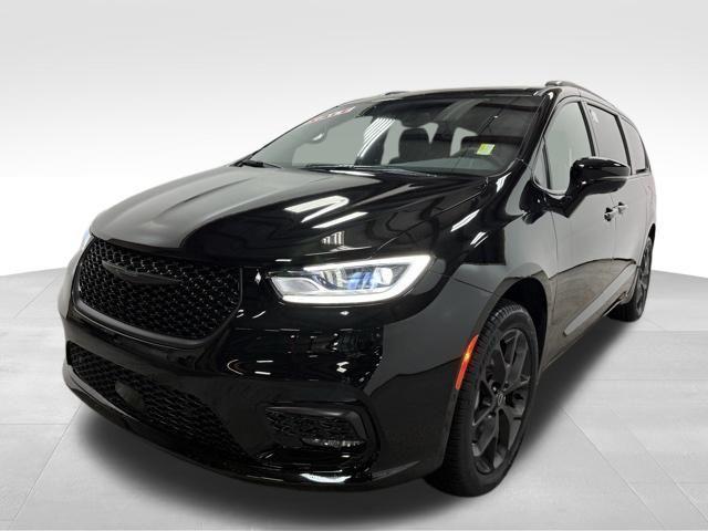 new 2026 Chrysler Pacifica car, priced at $58,865
