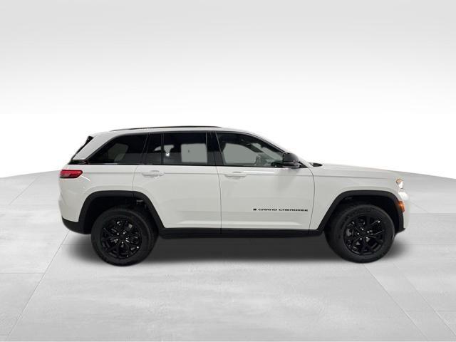 new 2026 Jeep Grand Cherokee car, priced at $47,353