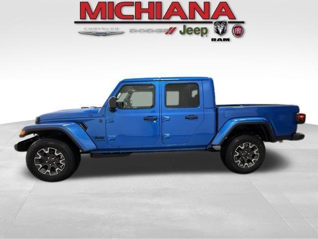 new 2026 Jeep Gladiator car, priced at $47,033