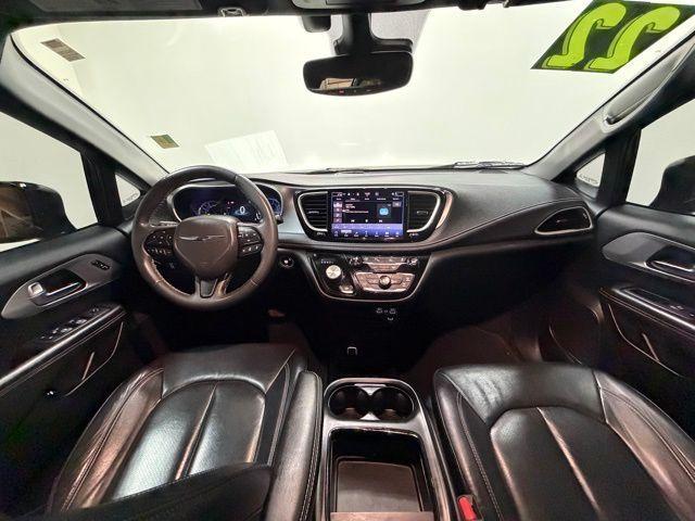 used 2022 Chrysler Pacifica Hybrid car, priced at $25,991