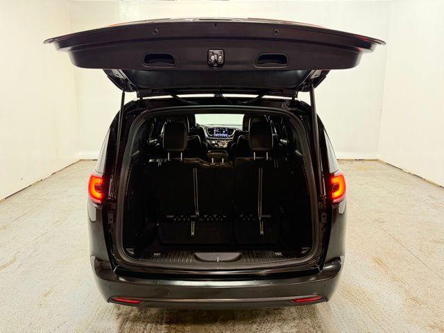 used 2022 Chrysler Pacifica Hybrid car, priced at $25,991