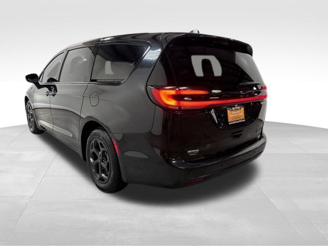 used 2022 Chrysler Pacifica Hybrid car, priced at $25,991