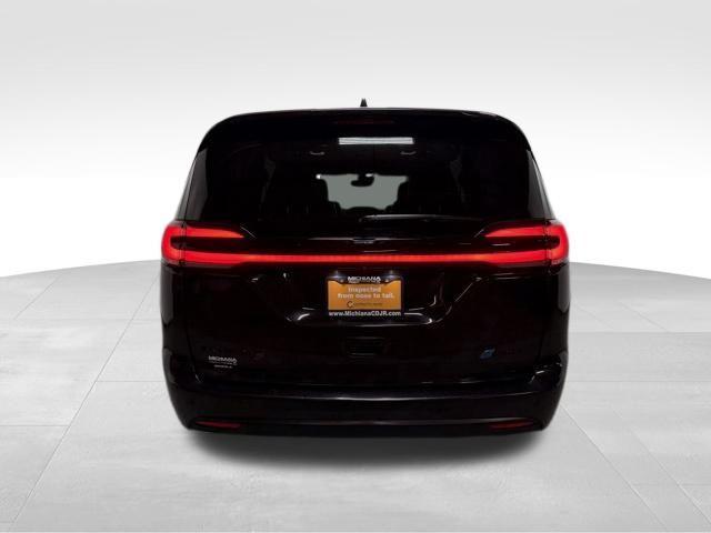 used 2022 Chrysler Pacifica Hybrid car, priced at $25,991