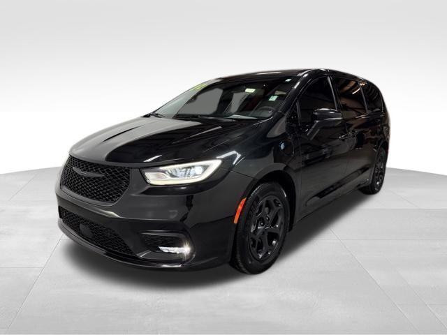 used 2022 Chrysler Pacifica Hybrid car, priced at $25,991