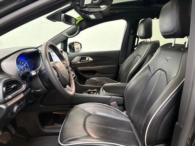 used 2025 Chrysler Pacifica car, priced at $37,991