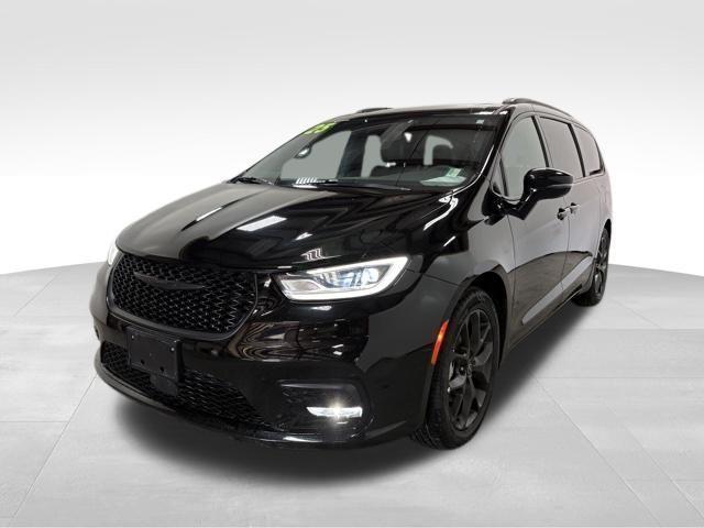 used 2025 Chrysler Pacifica car, priced at $37,991