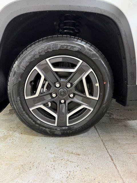 new 2026 Jeep Cherokee car, priced at $42,040