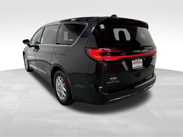 used 2023 Chrysler Pacifica car, priced at $24,242