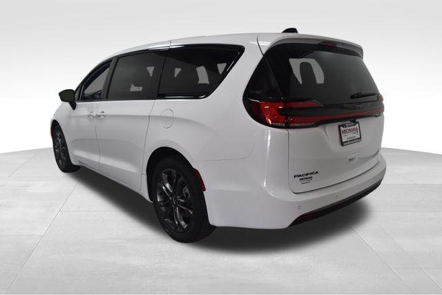 new 2026 Chrysler Pacifica car, priced at $45,611