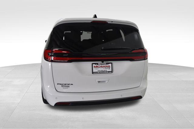 new 2026 Chrysler Pacifica car, priced at $45,611