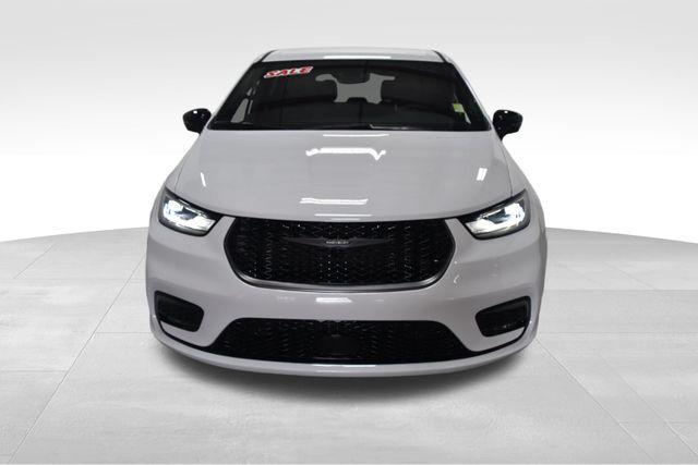 new 2026 Chrysler Pacifica car, priced at $45,611