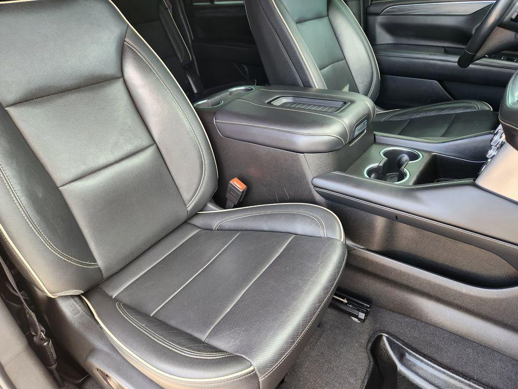 used 2021 GMC Yukon XL car, priced at $39,982