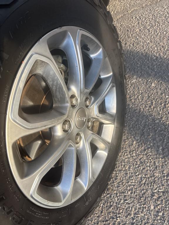 used 2015 Jeep Grand Cherokee car, priced at $13,680