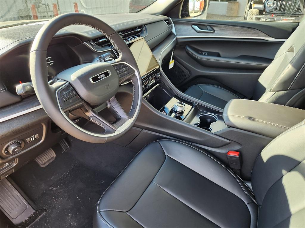 new 2025 Jeep Grand Cherokee car, priced at $47,827