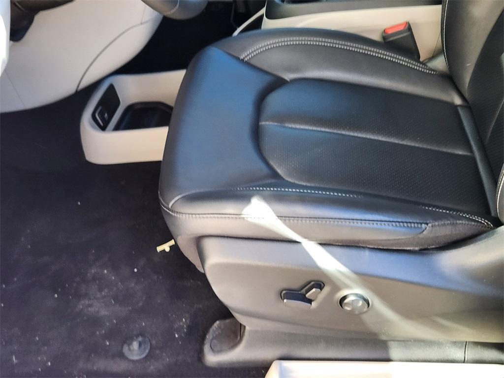 used 2024 Chrysler Pacifica car, priced at $29,878