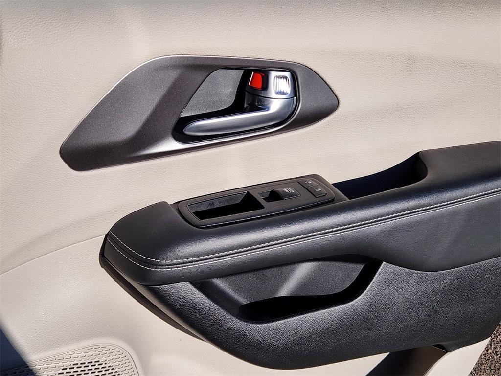 used 2024 Chrysler Pacifica car, priced at $29,878