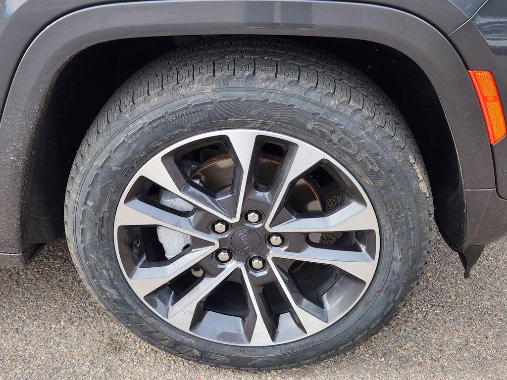 used 2022 Jeep Grand Cherokee car, priced at $37,159