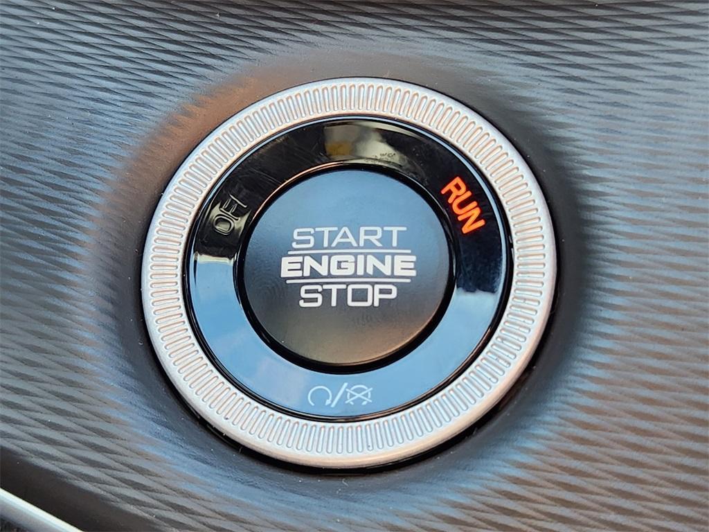 new 2025 Jeep Grand Cherokee car, priced at $40,515