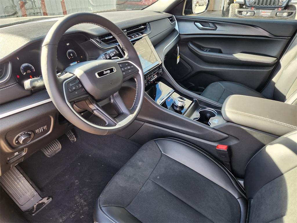 new 2025 Jeep Grand Cherokee car, priced at $40,515