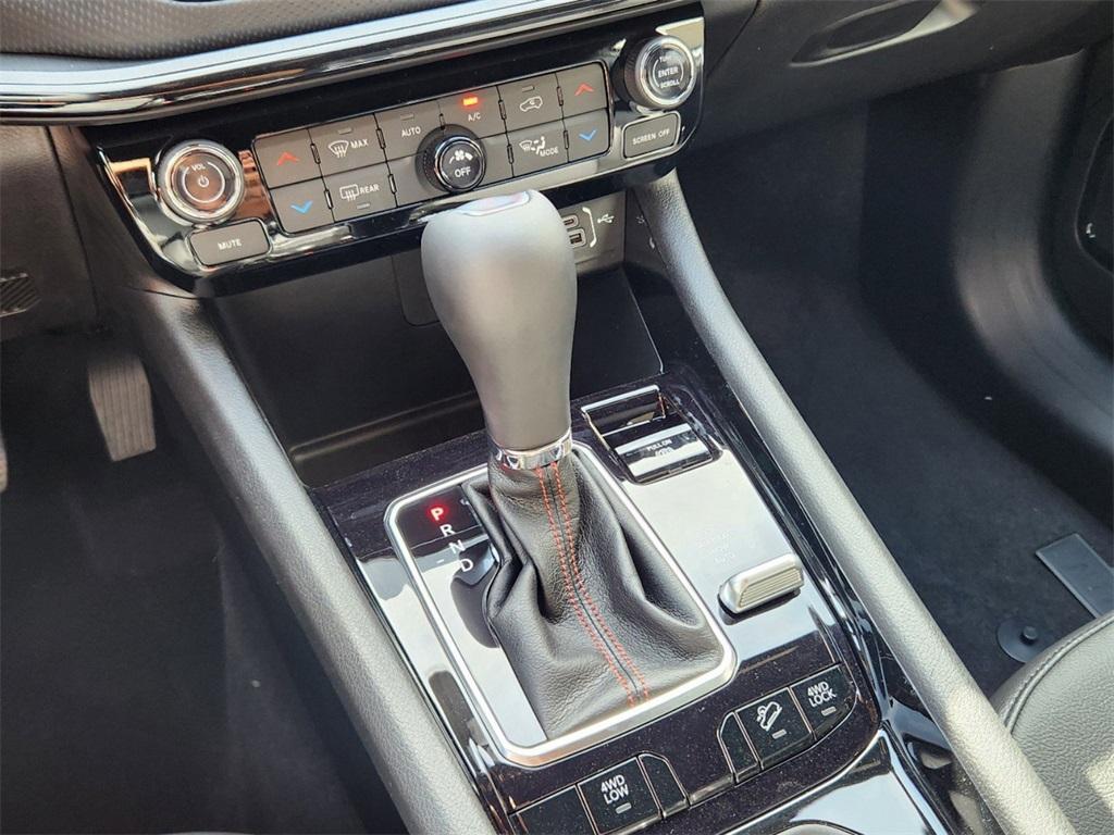 new 2025 Jeep Compass car, priced at $32,998