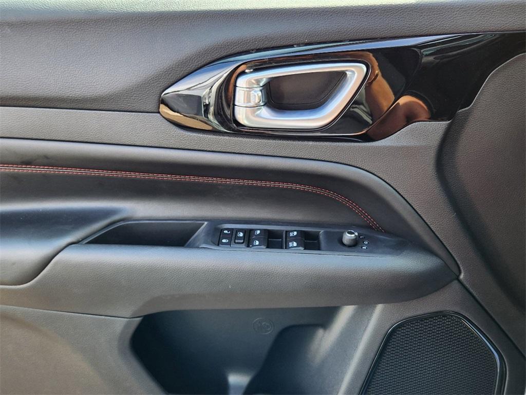 new 2025 Jeep Compass car, priced at $32,998