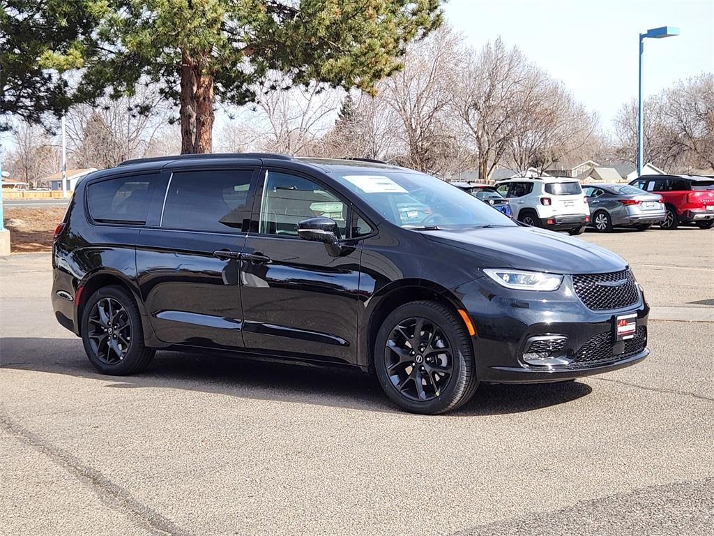 new 2026 Chrysler Pacifica car, priced at $51,004