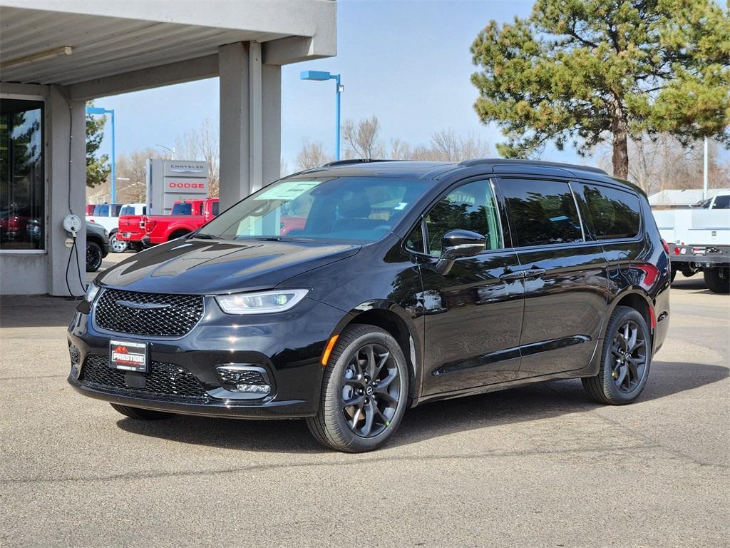 new 2026 Chrysler Pacifica car, priced at $51,004