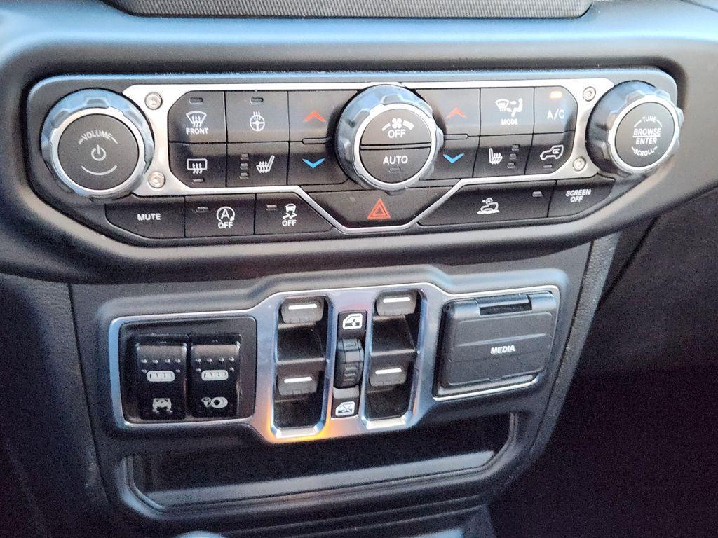 used 2021 Jeep Gladiator car, priced at $28,112