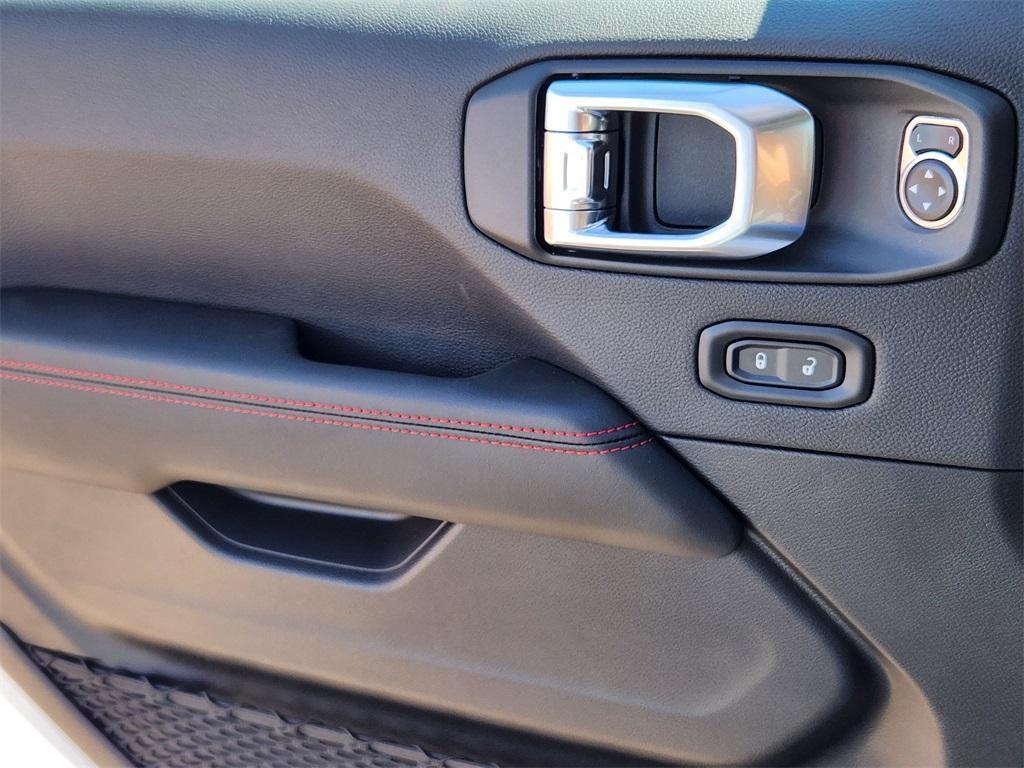 new 2025 Jeep Wrangler car, priced at $58,201