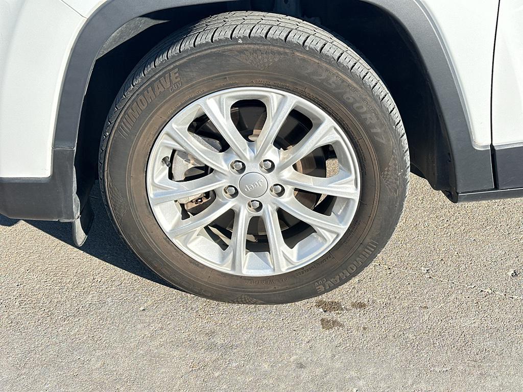 used 2021 Jeep Cherokee car, priced at $17,550