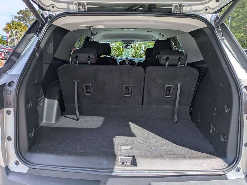 used 2021 Chevrolet Traverse car, priced at $25,190