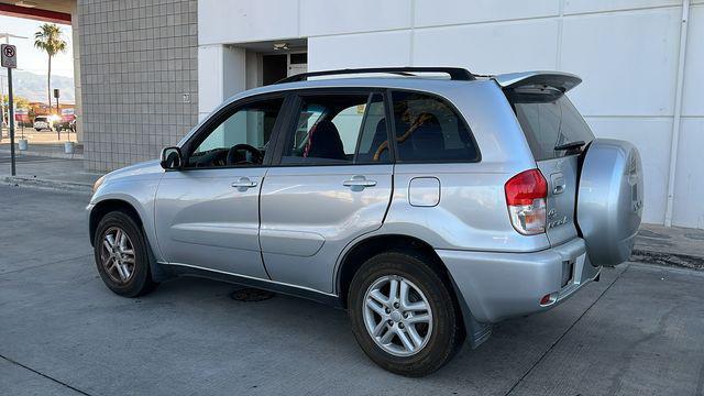 used 2002 Toyota RAV4 car