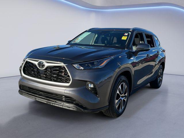 used 2023 Toyota Highlander car, priced at $36,999