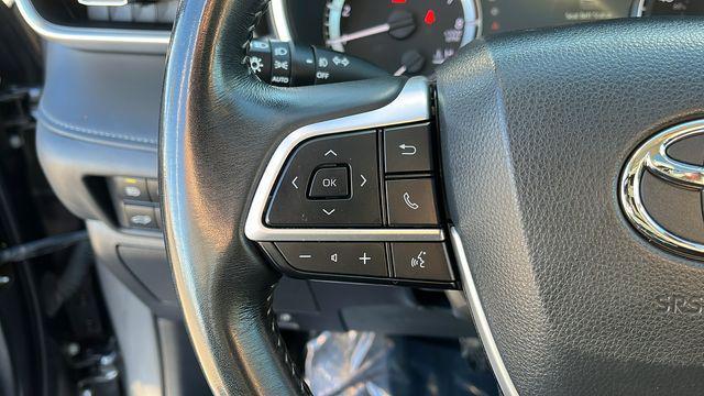 used 2023 Toyota Highlander car, priced at $36,999