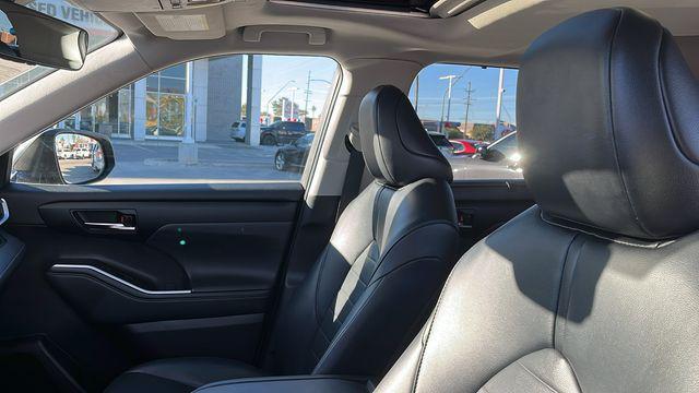 used 2023 Toyota Highlander car, priced at $36,999