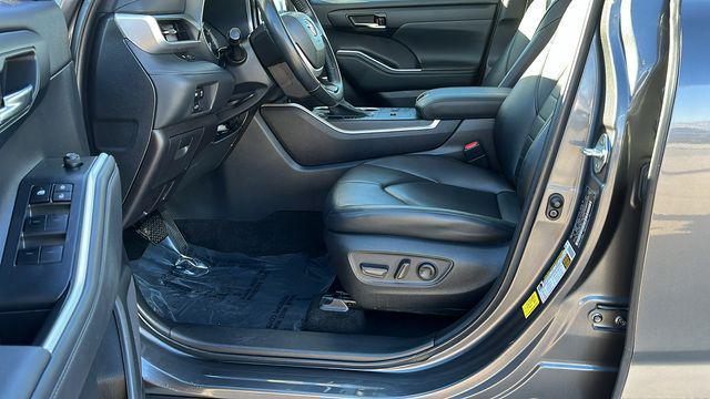 used 2023 Toyota Highlander car, priced at $36,999