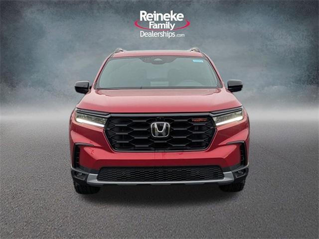 new 2025 Honda Pilot car, priced at $48,214