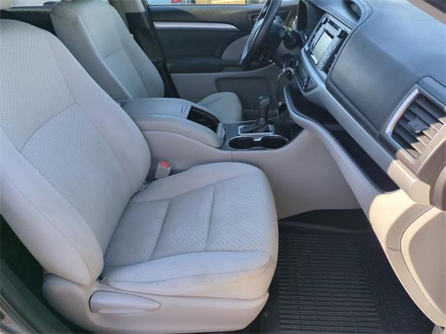 used 2015 Toyota Highlander car, priced at $14,495