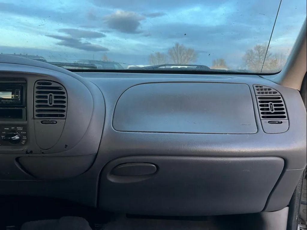 used 2001 Ford F-150 car, priced at $3,900