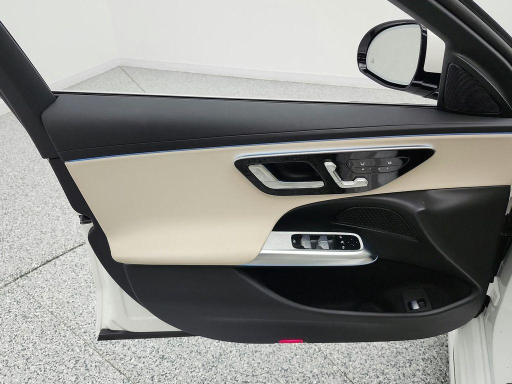 Mercedes-Benz E-Class view 15