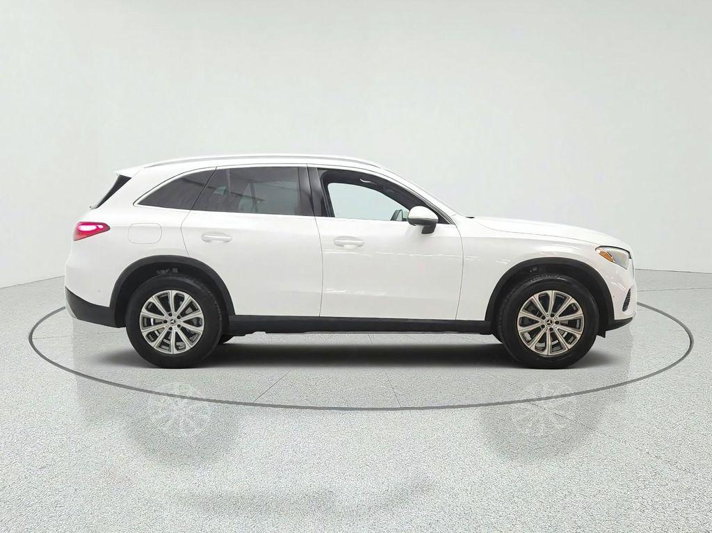 Mercedes-Benz GLC view 4