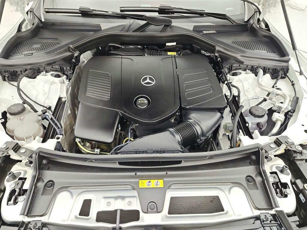 Mercedes-Benz GLC view 16