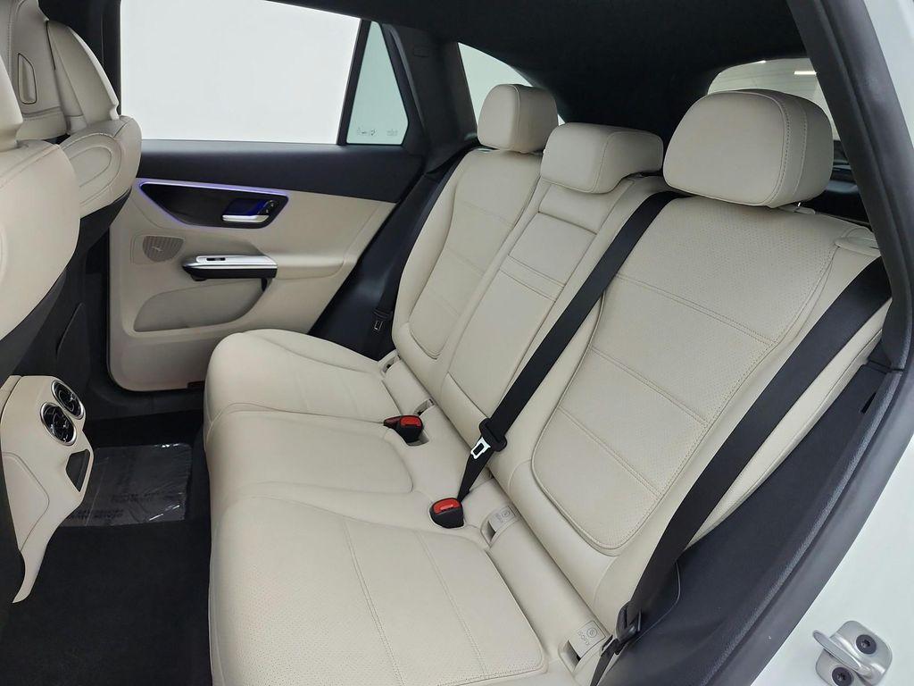 Mercedes-Benz GLC view 13