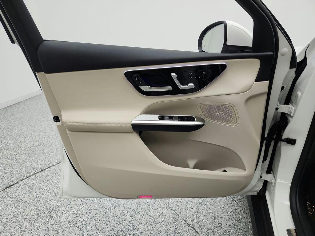 Mercedes-Benz GLC view 12
