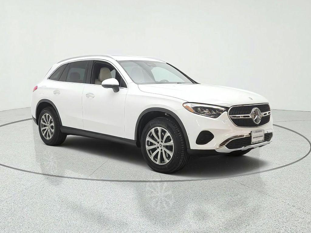 Mercedes-Benz GLC view 3