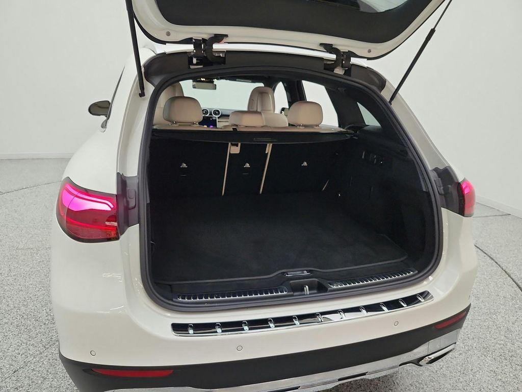 Mercedes-Benz GLC view 20